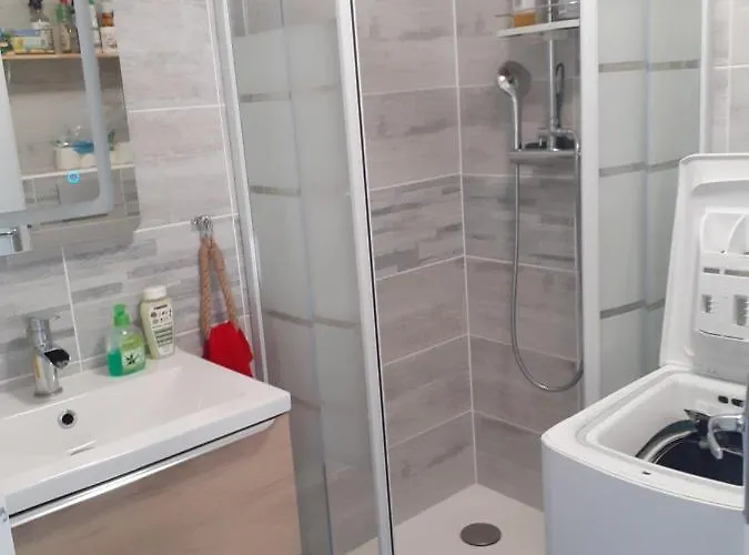 Sainte-cecile A 100m De La *