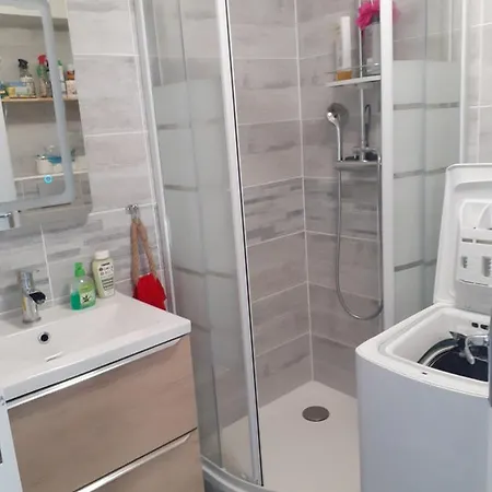 Sainte-cecile A 100m De La *